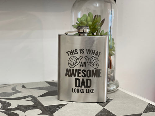 Flachmann aus Metall gravieren