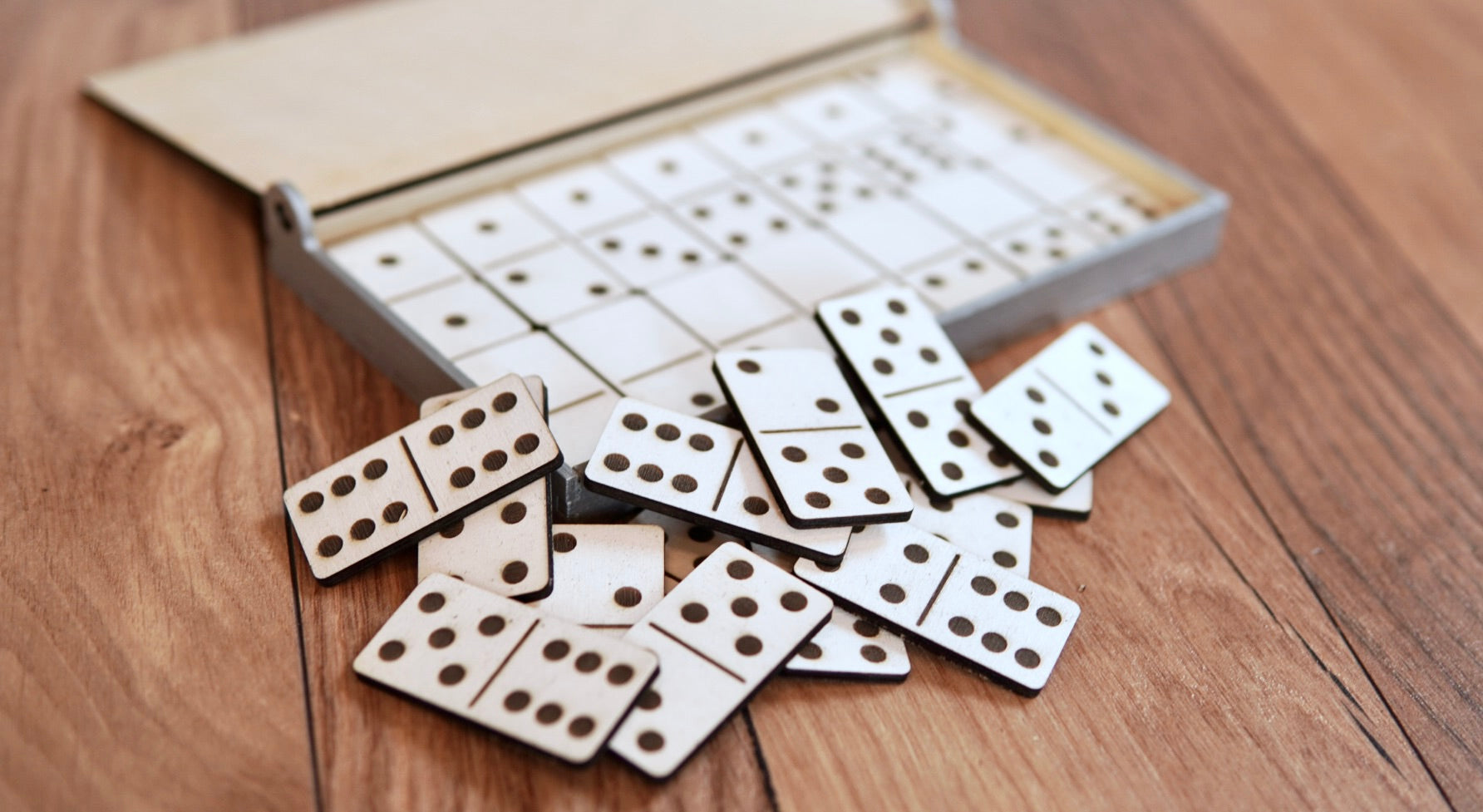 Modr Ablona Domino Cut Outs Storyboard Por Csexamples