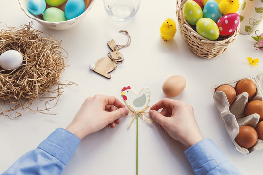 Osterdeko mit Kindern basteln - kunterbunte Tipps zum Eier bemalen