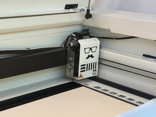 Warum Makerspaces an Schulen heute unverzichtbar sind – und wie ein Lasercutter Kreativität & Technik verbindet