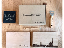 Cargar imagen en el visor de la galería, Mr Beam #madewithmrbeam caja de muestra de grabado
